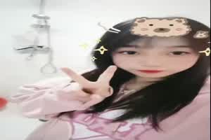 超高颜值、爱穿丝袜的大四女友性爱被泄露  背景图片