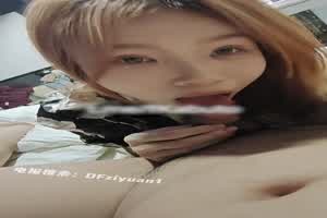 苗条不良熟女暴力调教  背景图片