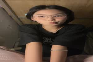 宿舍创业，05后就开始下海赚钱了  背景图片