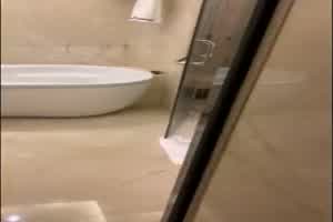 全网疯传！合集极品身材漂亮拜金大学生被金主包养找来朋友一起大玩3P多种情趣玩法  背景图片