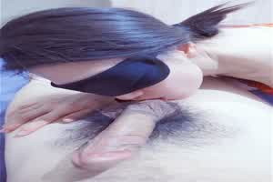 蒙眼舔我弟弟的大鸡巴啦  背景图片