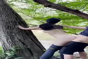 回归大自然，疯狂后入，内射，真刺激  背景图片