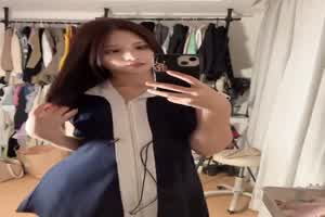 ashisyourlove-女神的自拍漏乳  背景图片