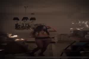 长腿女王漏乳  背景图片