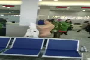 【12.11惊天大瓜】吉林行政审批大厅惊爆 脱衣门！  背景图片