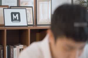 麻豆 课堂真实性爱教具  背景图片