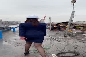 阿珠 公务员小姐户外视察工地骚样露出  背景图片