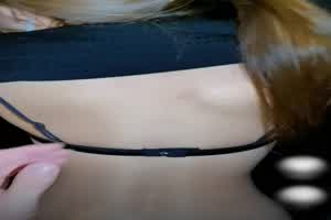 91大神 马尾刚好当扶手日  背景图片