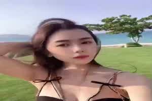 兄弟把我的反差女友干到高潮不断，白浆直流不断  背景图片