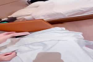 【超极品嫩妹】高二同学，私下加微信好不容易才哄出来，赶上排卵期，偷偷摘掉套子给嫩逼又纯又紧！  背景图片