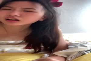 后入一个小姐姐，漂亮超嫩  背景图片