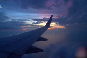 糖心 香菜公主 极品空姐下班后的肏穴生活白丝足交  背景图片