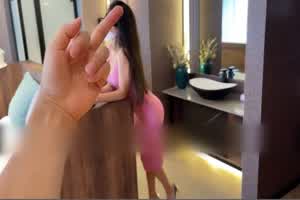 91斯文禽兽 爆操粉色洋装御姐  背景图片