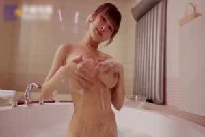 天美传媒 巨乳泡泡浴初体验  背景图片