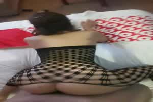 大龄少妇，已婚带俩娃，老公在自来水工作，去他家操了四五次吧，有次差点被她女儿撞到  背景图片