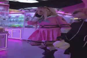 漫展跟着长腿妹纸走，纯白内裤真纯真啊！  背景图片