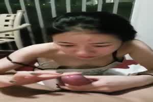 情侣自拍视频流出，聊天有多骚，女友就多骚  背景图片