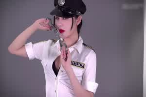 主人阿！高清腿控女警诱惑怎么可能不心动吗  背景图片