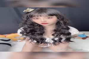 这样甜美又色气的母狗真顶  背景图片