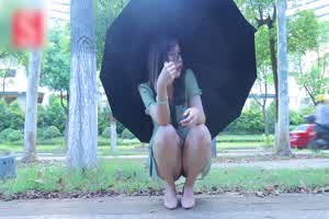 户外露出写真，国模【怀蝶户外大尺度私拍】写真花絮，多一些互动就好了  背景图片