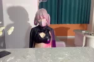 骚屄好香小妹很会吃  背景图片