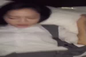 淫荡骚逼喊着要吃，全部射嘴里  背景图片