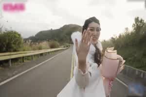 皇家华人 人气女优佳芯 敞篷出游 美式Style一日约会  背景图片