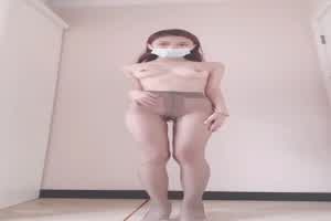 不穿内裤仅丝袜展示热舞  背景图片