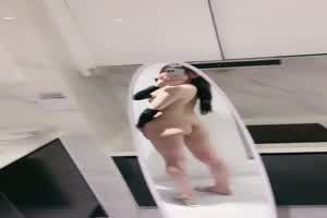 阿楚 身材姣好白晰美魔女情趣自拍  背景图片