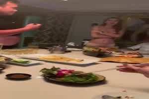 有没有要一起来吃饭的，全荤宴 ！  背景图片