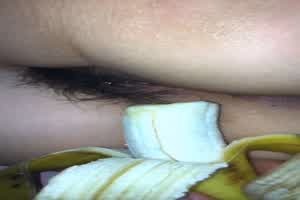 用香蕉插同事骚逼下有对话  背景图片