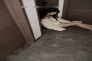 自购推特长腿女神-黑丝高跟女神，顶着丝袜插到底部，射在高跟鞋上又穿上，脚上黑丝被沾满了精液  背景图片