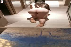 调教嫂子成小母狗顺便操爽他  背景图片