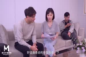 原创 骚女搬家遭房客热情招待  背景图片