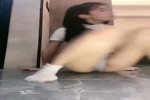 胡桃宝贝 刚下班澡都还没洗就急着开直播刷跑车  背景图片