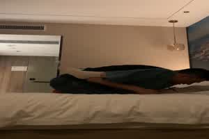 自购推特约炮大神免费版-你居然随身戴套？我不想当你炮友，喝了酒就知道办我！强上醉酒女孩唯一失败的一次  背景图片