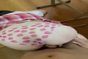 漂亮婴儿肥JK美眉 喜欢吗 喜欢爸爸的大鸡吧操我 皮肤白皙 小娇乳小粉穴  背景图片