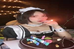 骚妹合集在床上的发情  背景图片