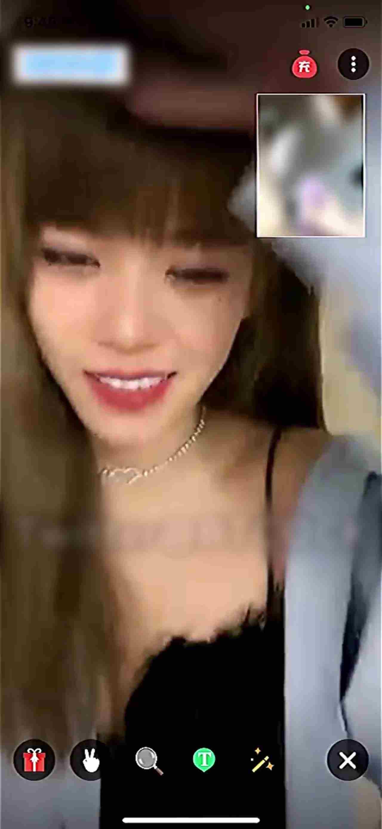  视讯打飞机 可以骂我耍逼吗？妈妈我要射了～ 的剧照1