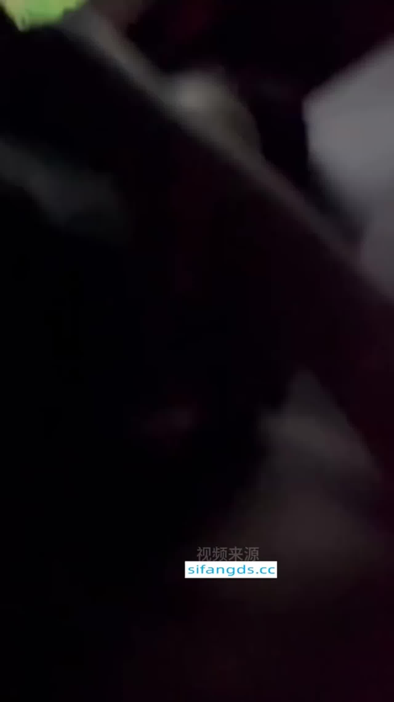  【约厦航空姐，私人影院还敢这样玩？】这气质不愧是飞国际航班的，近距离深喉，对着镜子后入，完美露脸 的剧照6