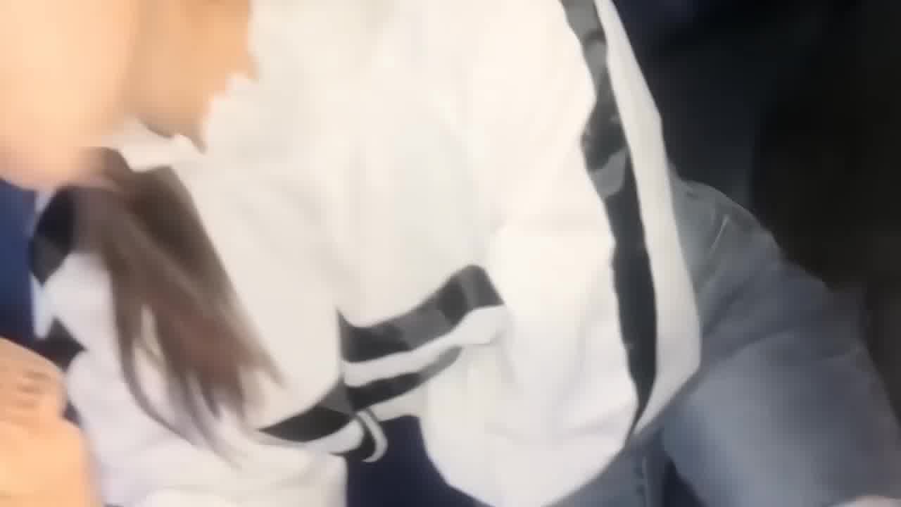  大哥操小网红，强行舌吻，各种揉捏，金钱到位无套内射 的剧照7