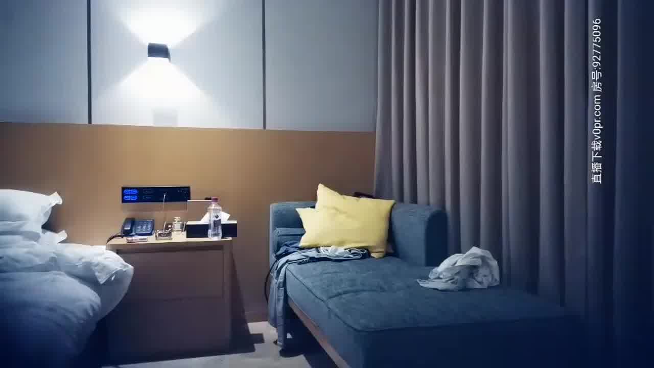  91 全国探花 长发妹子穿上黑丝高跟鞋舔弄翘屁股口交猛操 的剧照1