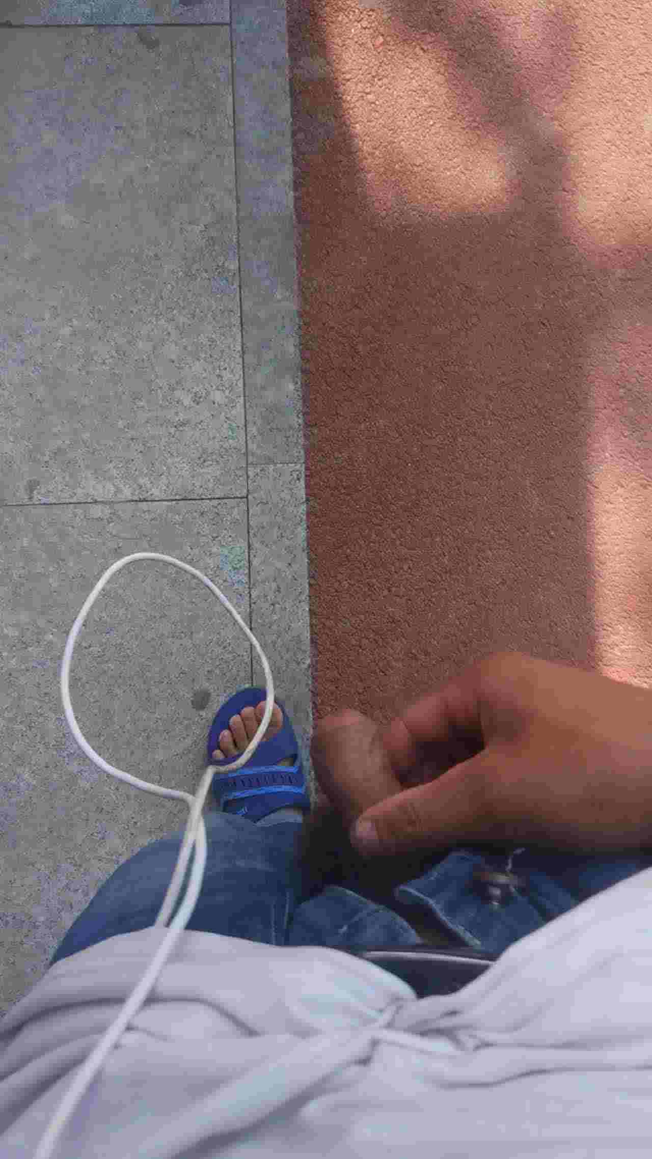  飞机侠勇者无畏直面女大生狂撸表现情欲满溢 的剧照1