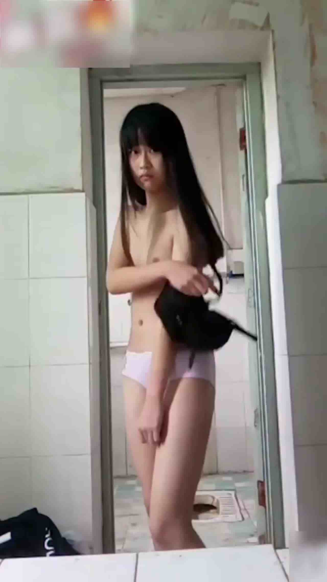  【网曝大瓜】洛阳第一职高时间 女生发给男友私密视频被流出表情真淫荡 的剧照6