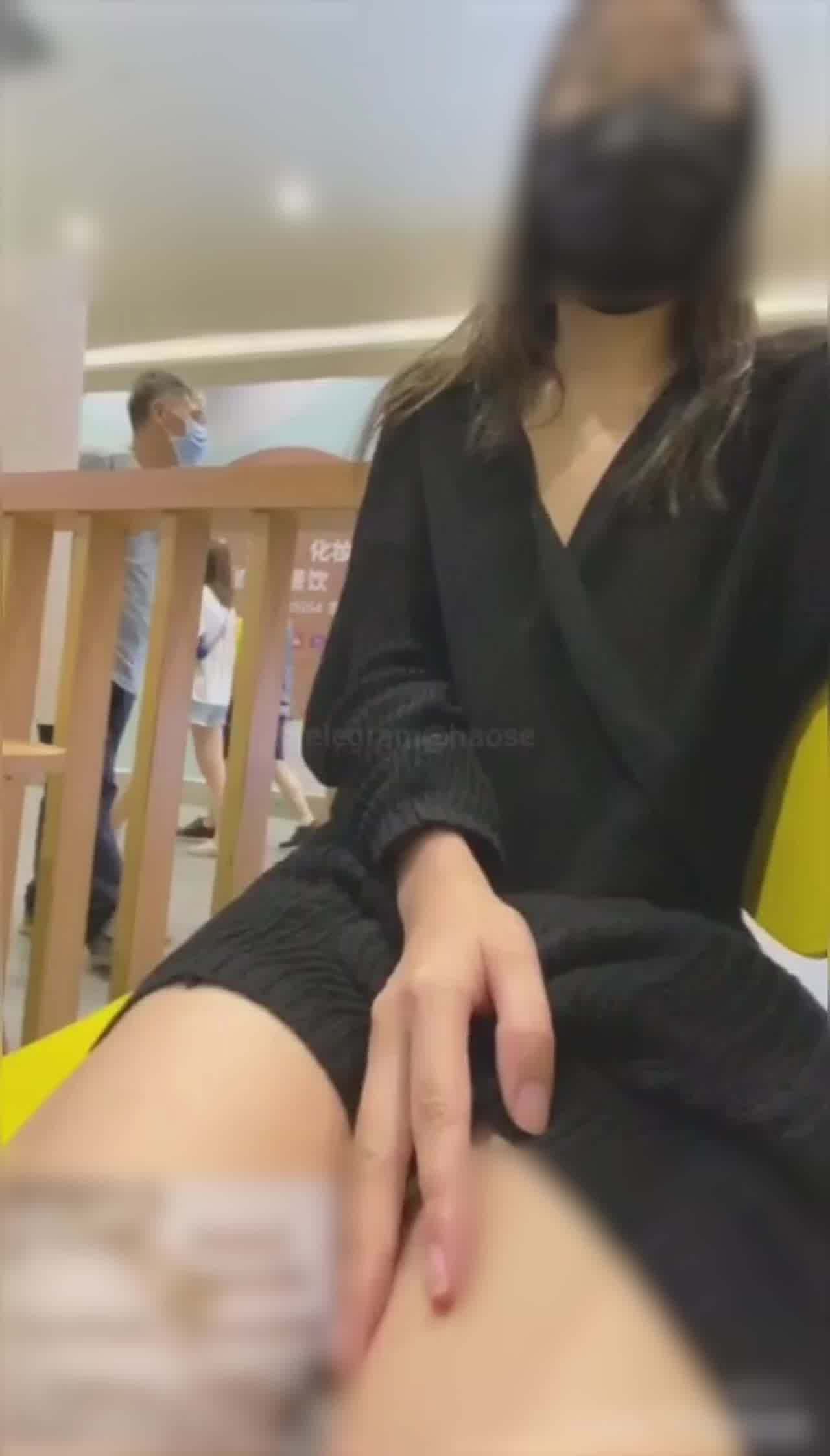  嫩屄少女冯姗姗户外露出母狗调教 的剧照10