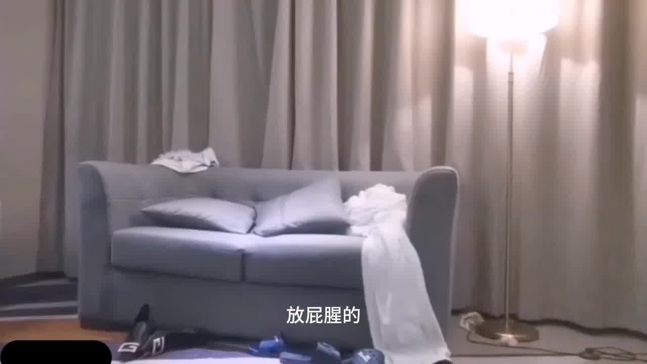  大佬去洗浴中心找老相好洗脚，打情骂俏下给老相好4000让把闺蜜拉下水一起美滋滋的去开房 的剧照5