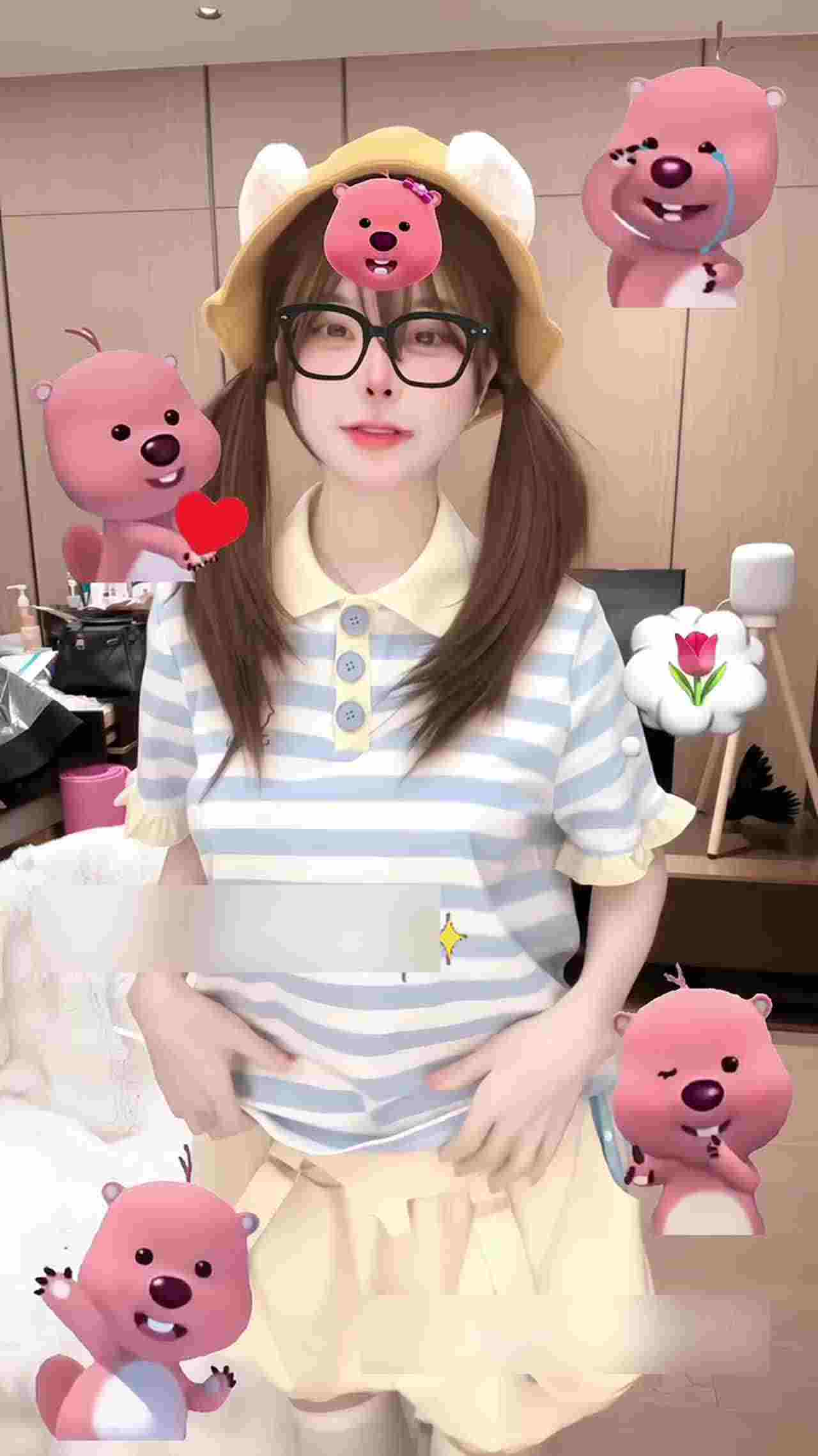  双马尾条纹衫女孩 的剧照6