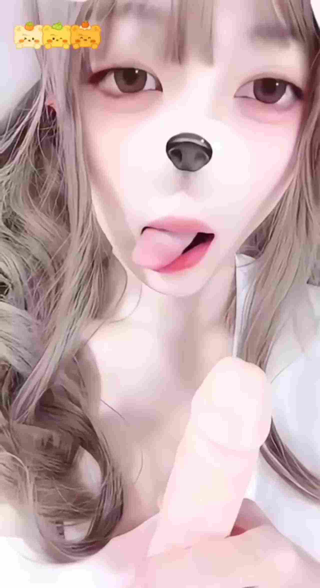  小可爱变身插尾巴的骚母狗 的剧照8