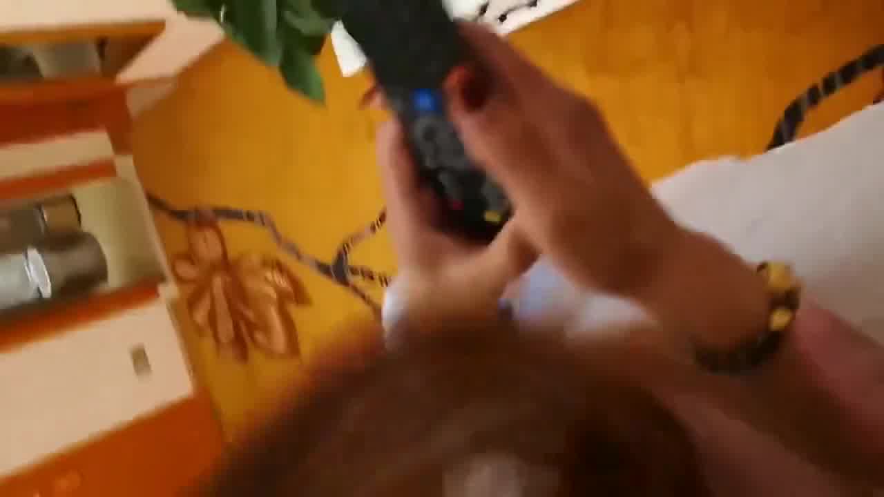  高颜值美女在高档会所被土豪们猛操，逼毛很旺盛，淫叫声很大，操起来好得劲。 的剧照2