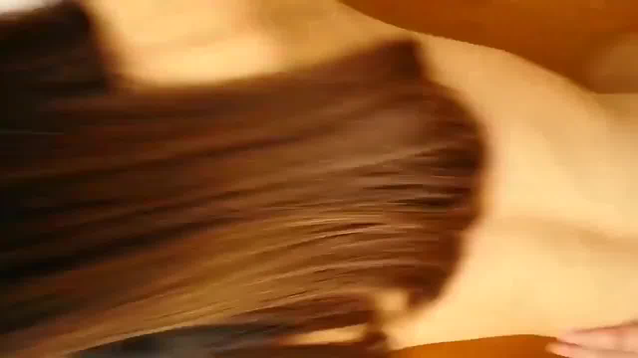  高颜值美女在高档会所被土豪们猛操，逼毛很旺盛，淫叫声很大，操起来好得劲。 的剧照7